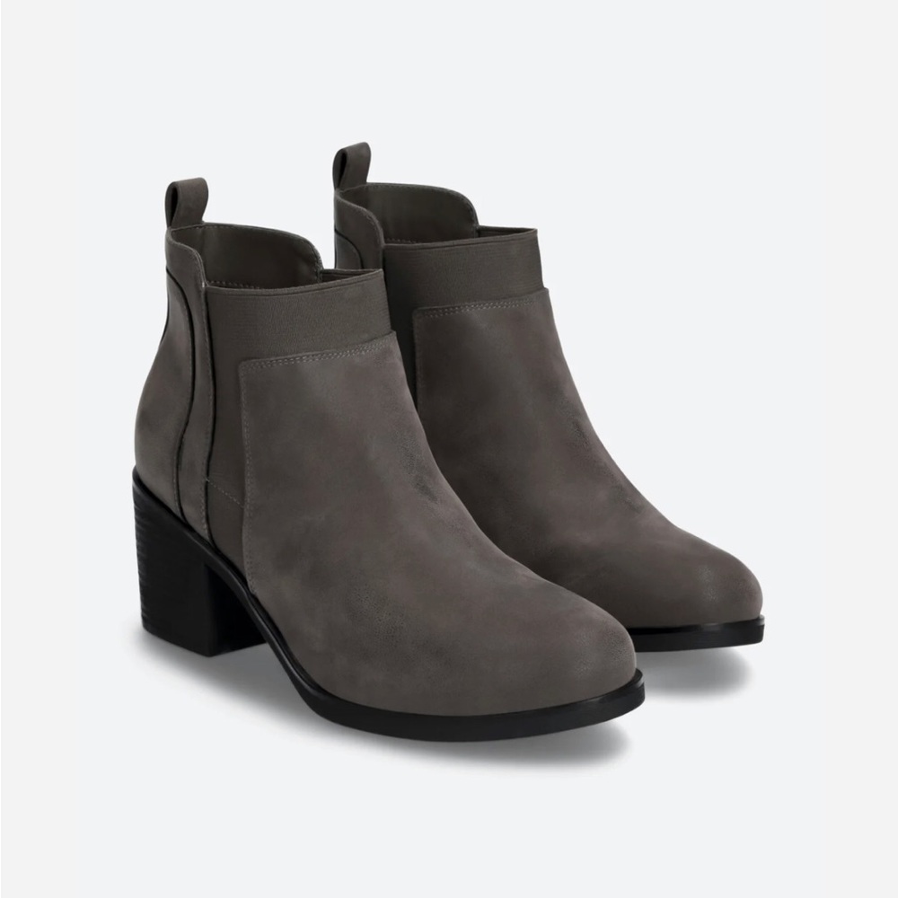 MIA LUVLEY Boots.